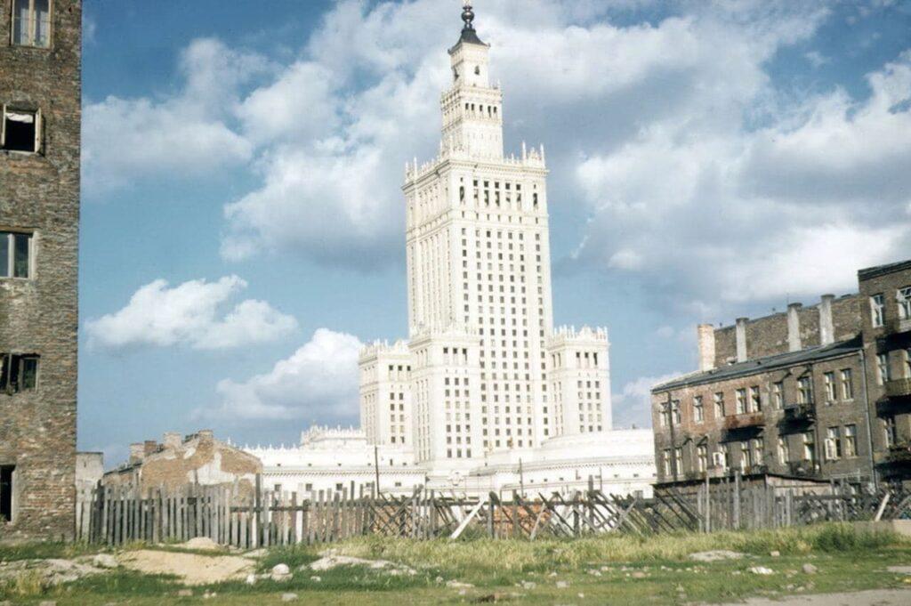 Дворец Культуры и науки в Варшаве: история появления и культурные особенности