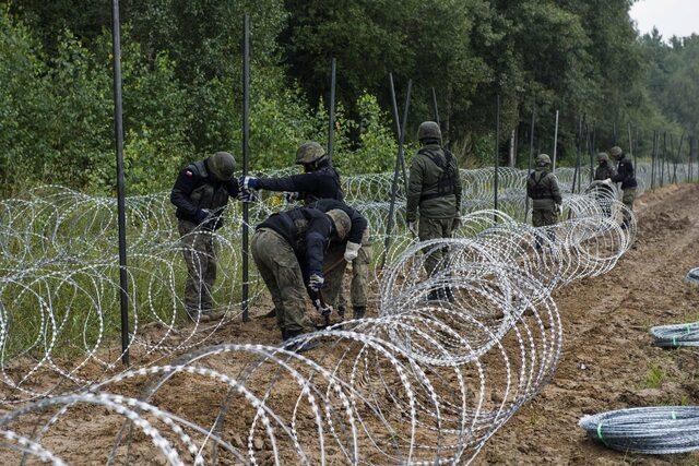 забор на границе беларуси и польши