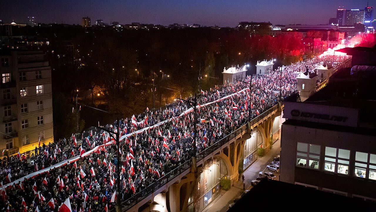 Марш на мосту Понятовского в Варшаве